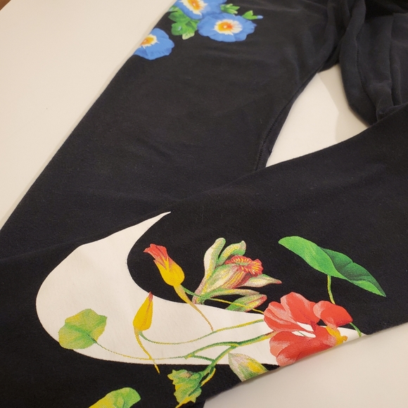 🌼Host Pick🌼 Nike womens Floral Print Leggings - Picture 2 of 6